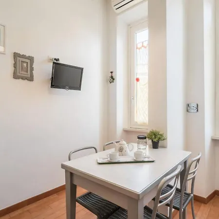 The Best Rent - Colourful Two-bedroom Near Termini Station * Rom