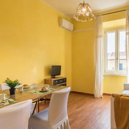 The Best Rent - Colourful Two-bedroom Near Termini Station Rom