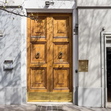 The Best Rent - Colourful Two-bedroom Near Termini Station Apartment Rom